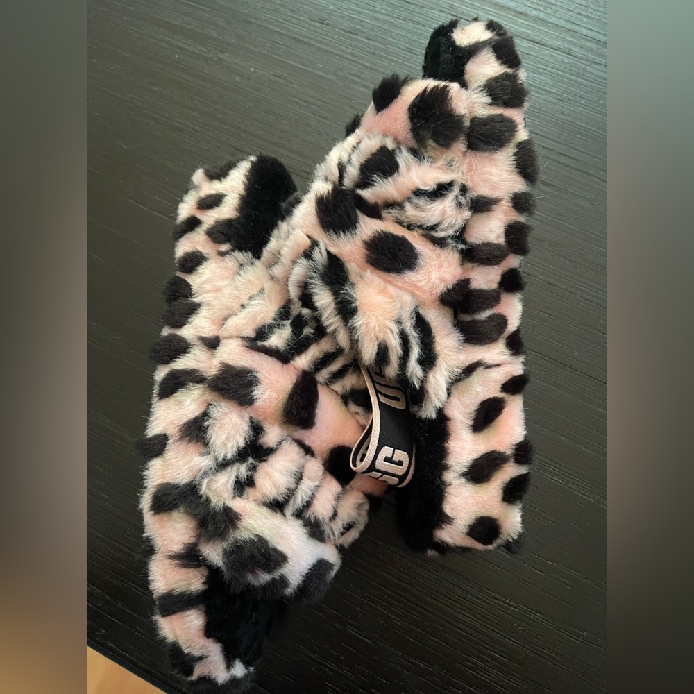 UGG Black and Pink Cozy Slippers Plush Comfort - Picture 10 of 10